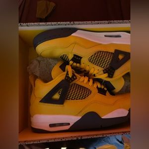 Air Jordan 4 Black Lightning
